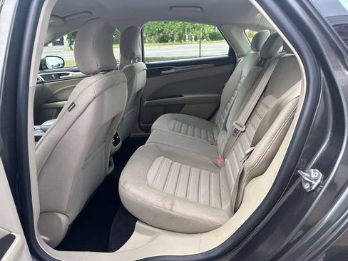 Used 2019 Ford Fusion SE FWD image 25
