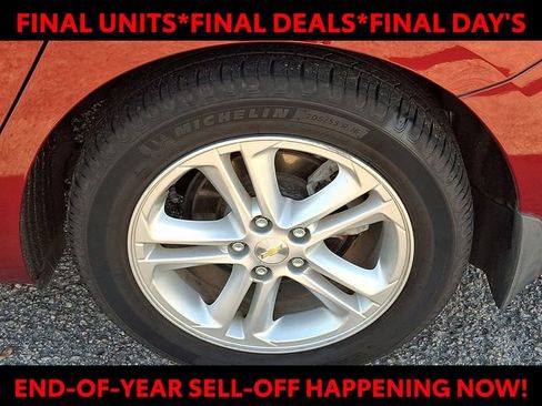 Used 2017 Chevrolet Cruze LT w/ Sun And Sound Package image 9