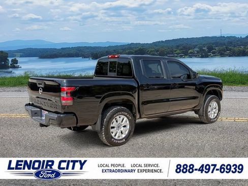 Used 2022 Nissan Frontier SV AWD/4WD image 3