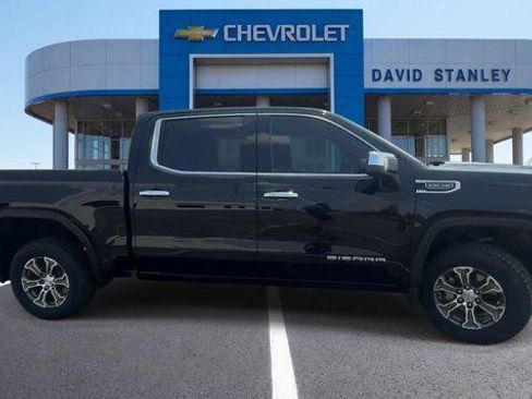 Used 2025 GMC Sierra 1500 SLT w/ SLT Convenience Package AWD/4WD image 9