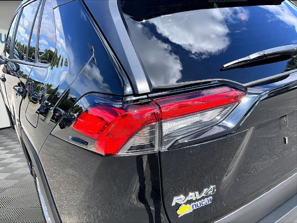 Used 2025 Toyota RAV4 LE AWD/4WD image 34