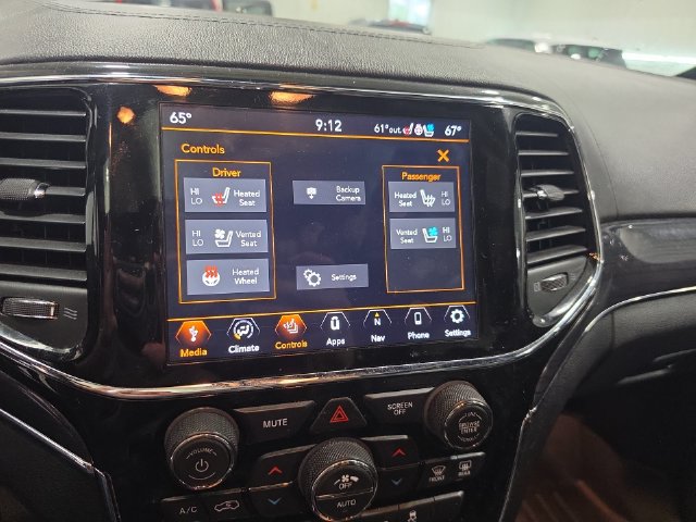Used 2020 Jeep Grand Cherokee Overland AWD/4WD image 10