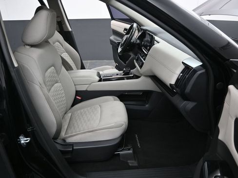 Used 2022 Nissan Pathfinder SV w/ SV Premium Package FWD image 30