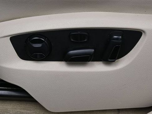 Used 2016 Volkswagen Touareg Sport AWD/4WD image 10