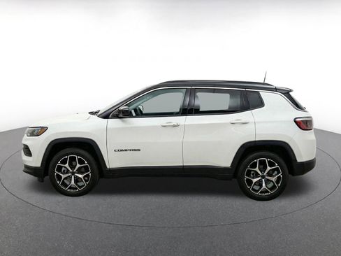 Used 2025 Jeep Compass Limited AWD/4WD image 4