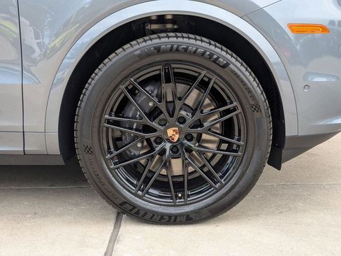 New 2026 Porsche Cayenne Coupe AWD/4WD image 28