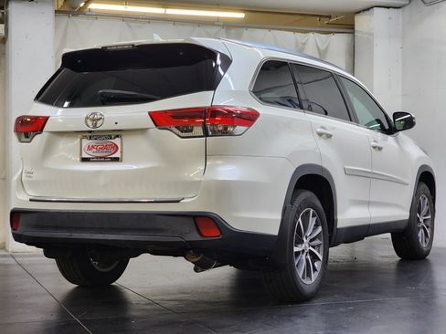 Used 2019 Toyota Highlander XLE AWD/4WD image 5