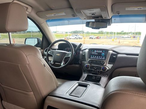 Used 2019 Chevrolet Suburban LT w/ Luxury Package image 29