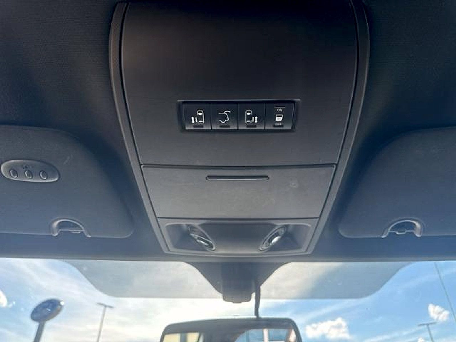 Used 2015 Dodge Grand Caravan R/T w/ Safety Sphere Group FWD image 15