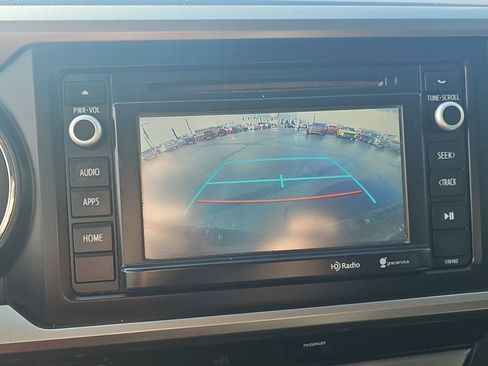 Used 2016 Toyota Tacoma SR5 w/ Towing Package image 17