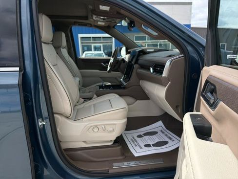 Used 2025 GMC Yukon XL Denali w/ Sun & Power Step Package AWD/4WD image 24