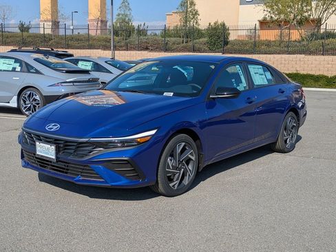 New 2025 Hyundai Elantra SEL image 11