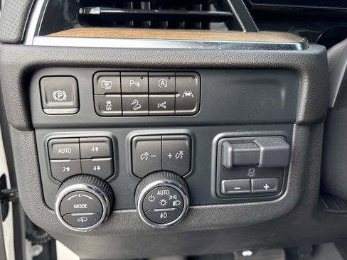 Used 2025 Chevrolet Tahoe High Country image 33