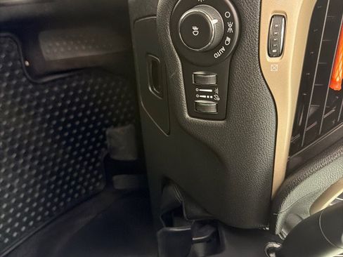 Used 2016 Jeep Cherokee Latitude w/ Cold Weather Group AWD/4WD image 14