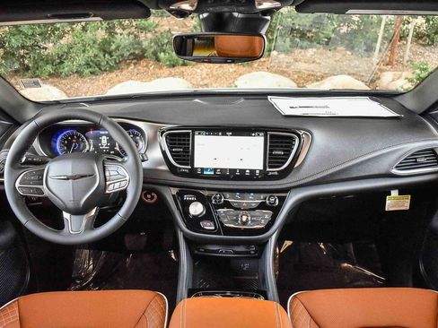 New 2026 Chrysler Pacifica Pinnacle w/ Trailer Tow Group image 13