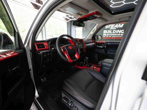 Used 2020 Toyota 4Runner Venture w/ Moonroof Package AWD/4WD image 8