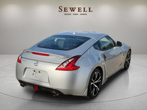 Used 2019 Nissan 370Z Touring Sport RWD image 5