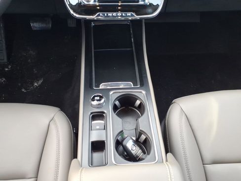 Used 2026 Lincoln Corsair Premiere image 13