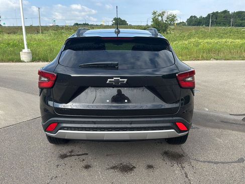 Used 2024 Chevrolet Trax LT w/ Driver Confidence Package FWD image 4