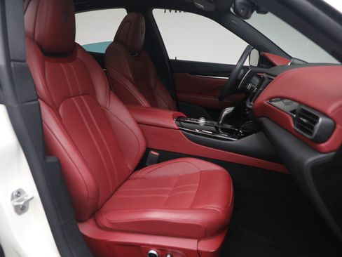 Certified 2023 Maserati Levante GT AWD/4WD image 14