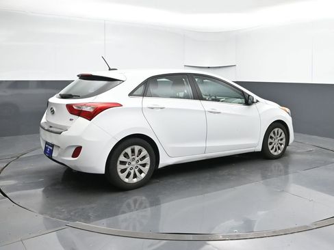 Used 2016 Hyundai Elantra GT image 5