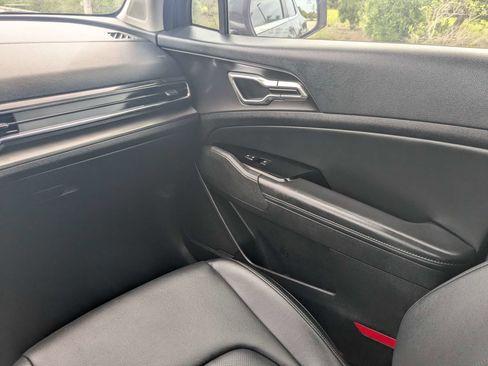 Certified 2023 Kia Sportage EX FWD image 18