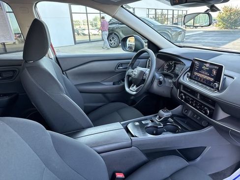 Used 2025 Nissan Rogue S FWD image 18