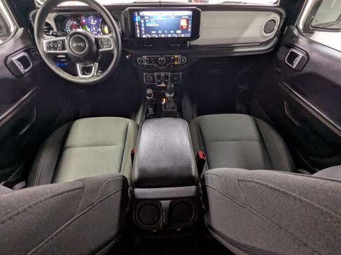 Used 2024 Jeep Wrangler Unlimited Sahara AWD/4WD image 21
