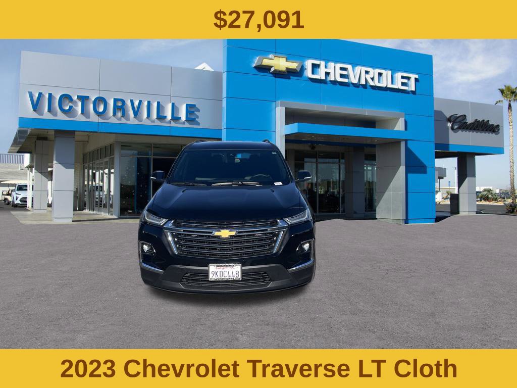 Used 2023 Chevrolet Traverse LT FWD image 2
