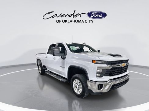 Used 2025 Chevrolet Silverado 2500 LT w/ Convenience Package AWD/4WD image 2