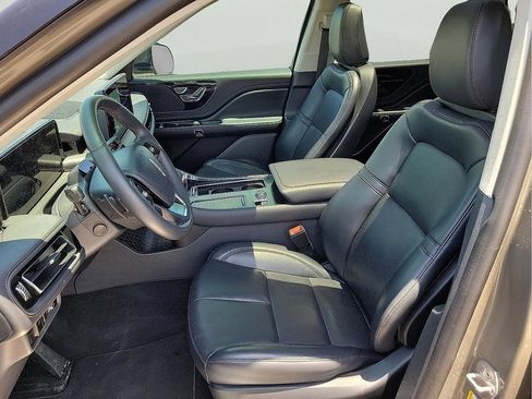 Used 2025 Lincoln Aviator 2WD image 14