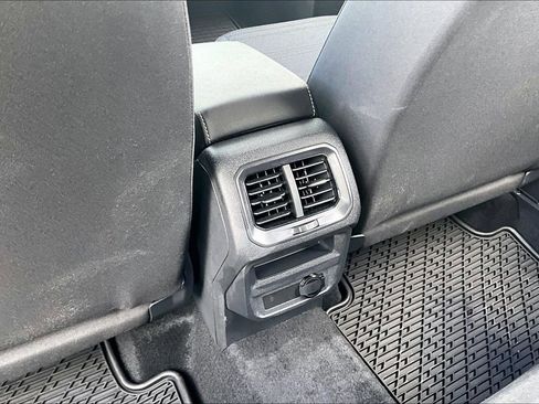 Used 2024 Volkswagen Tiguan S image 10