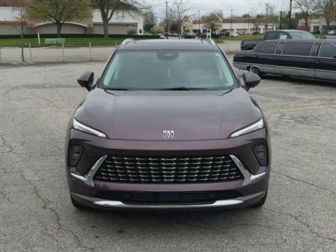 Used 2025 Buick Envision Avenir AWD/4WD image 3