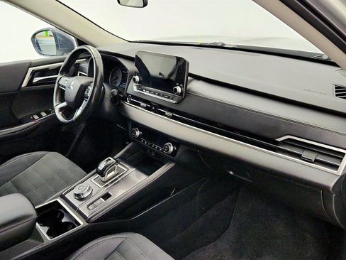 Used 2022 Mitsubishi Outlander SE image 24