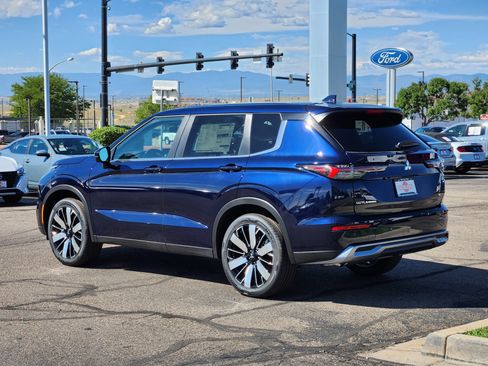 New 2025 Mitsubishi Outlander SE image 3