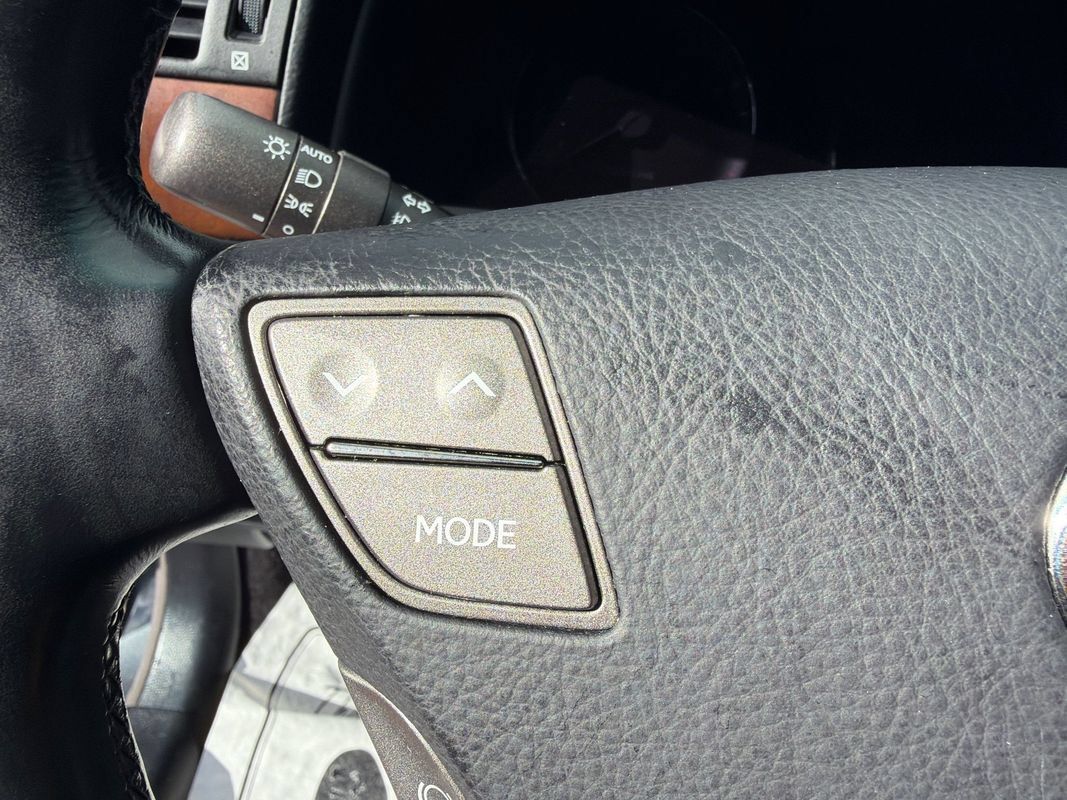 Used 2011 Lexus LS 460 AWD w/ Comfort Pkg image 25