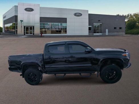 Used 2023 Toyota Tacoma TRD Sport image 11