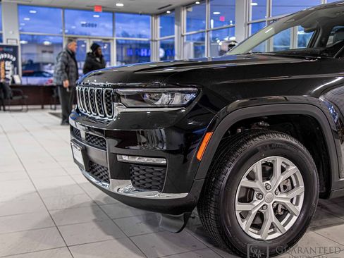 Used 2023 Jeep Grand Cherokee L Limited AWD/4WD image 5