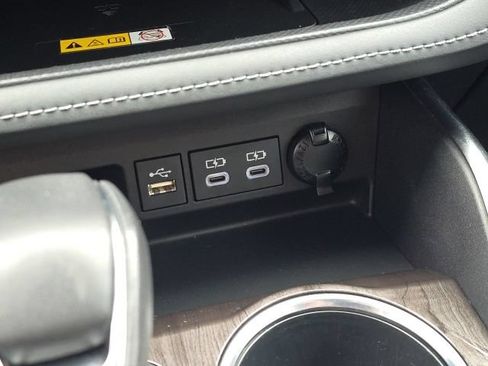 Used 2023 Toyota Highlander Platinum FWD image 37