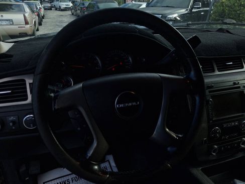 Used 2010 GMC Yukon XL SLT AWD/4WD image 11
