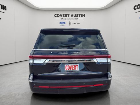 Used 2022 Lincoln Navigator L Reserve AWD/4WD image 2