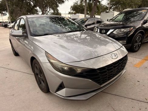 Used 2021 Hyundai Elantra SEL FWD image 4