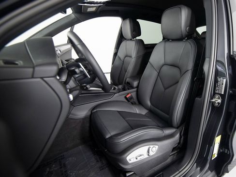 New 2026 Porsche Macan image 5