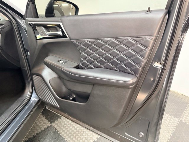 Used 2025 Mitsubishi Outlander 4WD Plug-In Hybrid image 38