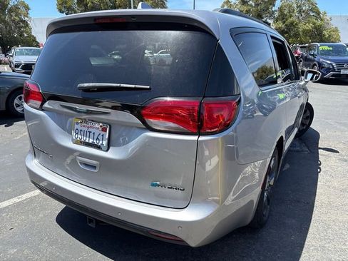 Used 2020 Chrysler Pacifica Limited w/ S Appearance Package FWD image 6