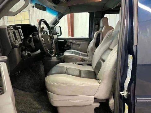 Used 2017 Chevrolet Express 2500 image 18