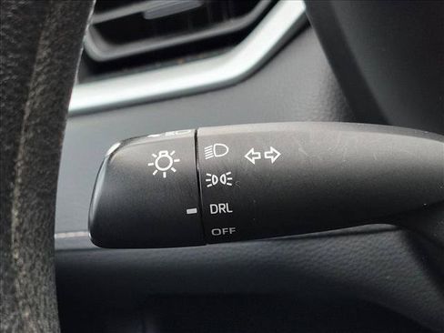 Used 2021 Toyota RAV4 LE FWD image 9