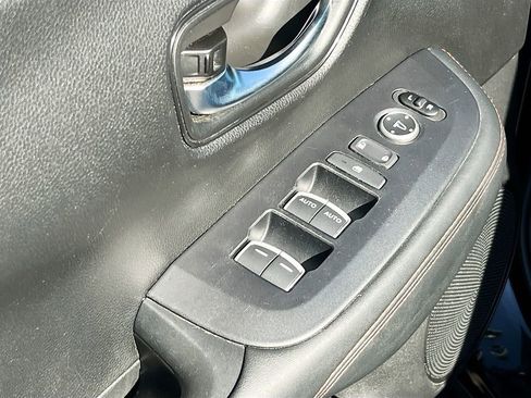 Used 2024 Honda HR-V Sport image 17