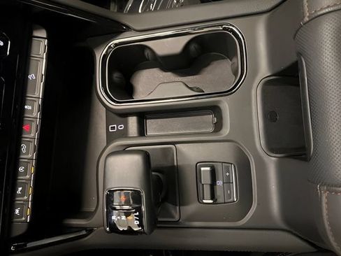 Certified 2025 GMC Sierra 1500 AT4 w/ AT4 Premium Package AWD/4WD image 22
