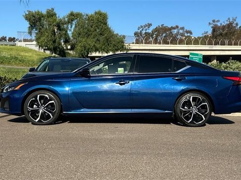 Used 2023 Nissan Altima 2.5 SR image 9
